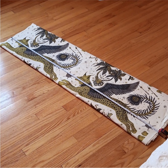 WILDERIE BY EMMA J SHIPLEY FOR CLARKE AND CLARKE - fabric 🐆⚜️💛🖤 - Picture 11 of 12